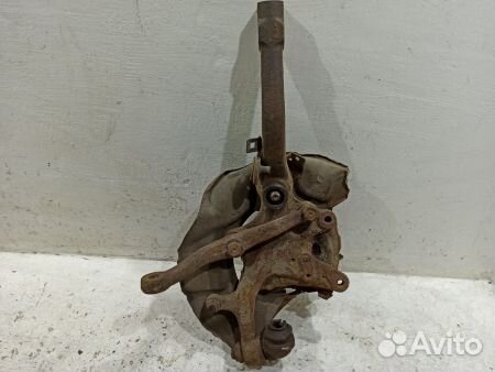 Кулак передний левый