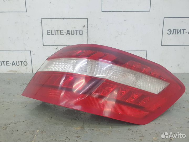 Фонарь внешний правый Mercedes W212 E