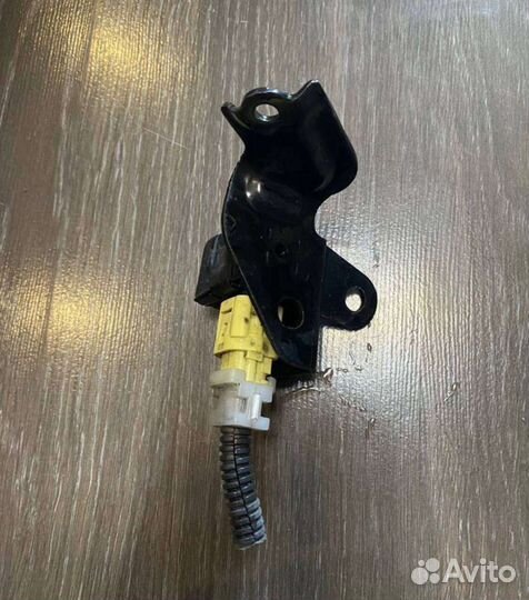 Датчик airbag toyota mark II 110