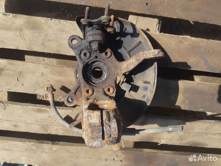 Кулак поворотный передний левый Skoda Yeti