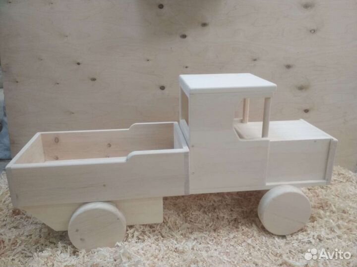 Деревянная машина. Ручная работа