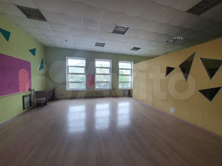 Танцы, обучение, автошкола, услуги 52 м²