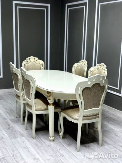 Стол обеденный. В наличии