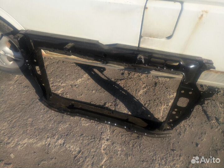 Рамка радиатора Hyundai Solaris