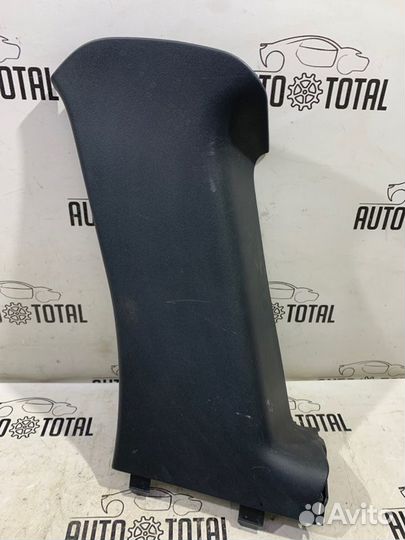 Обшивка стойки правая Nissan Terrano D10 K4MA606