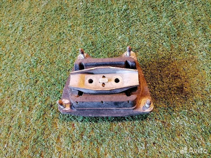 Опора кпп (подушка) NH1040F1 Audi A6 C6 4F2