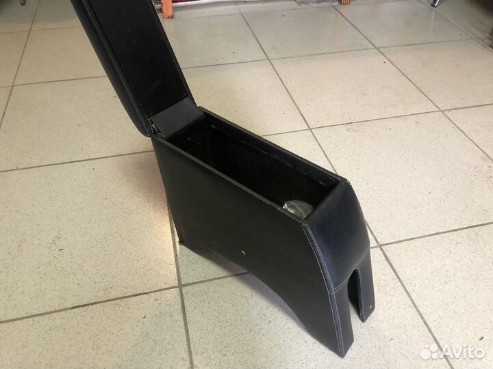 Подлокотник 2106