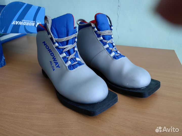 Лыжные ботинки