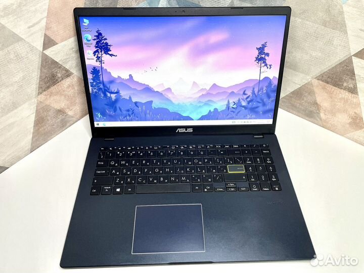 Свежий ноутбук Asus для учебы