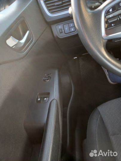 Hyundai Solaris 1.6 МТ, 2018, битый, 215 000 км