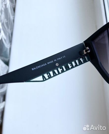 Очки Balenciaga матовые солнцезащитные женские