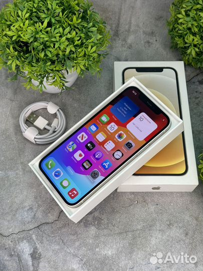 iPhone 12, 64 ГБ
