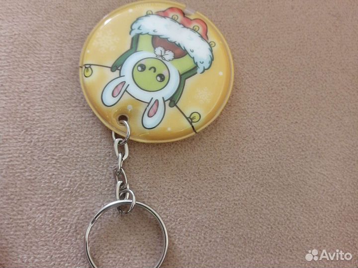 Брелок авокадо новогодний