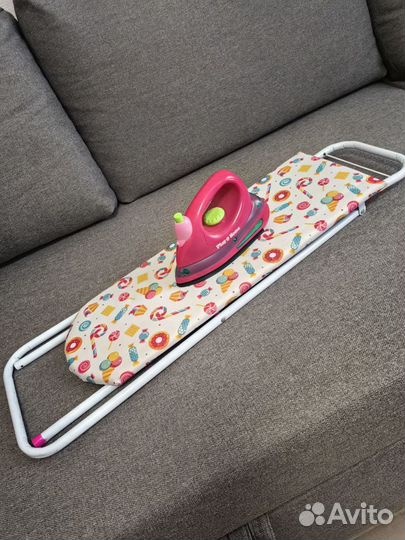 Гладильная доска и утюг