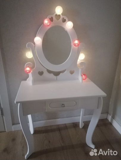 Детский туалетный столик