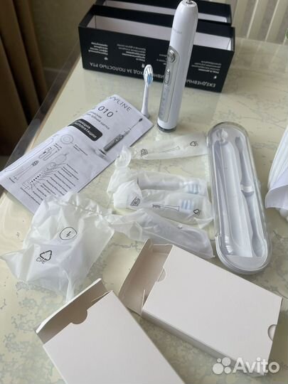 Электрическая зубная щетка Ревилайн RL 010