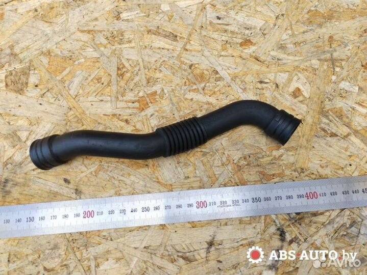 Патрубок вентиляции картера Skoda Superb 1