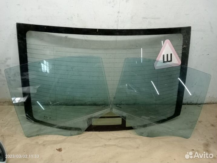 Стекла дверей Мерседес Е 211 есть все 4