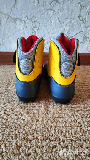 Продам детские лыжные ботинки