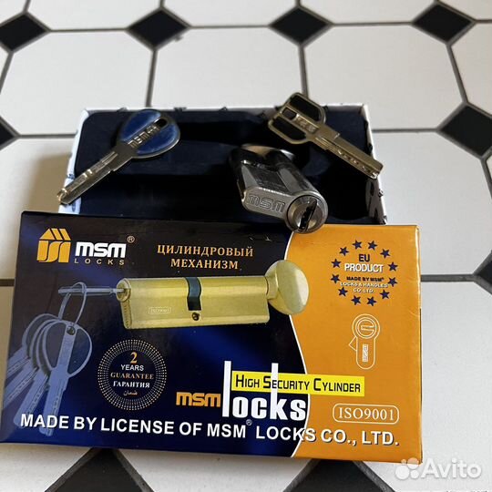 Замок дверной