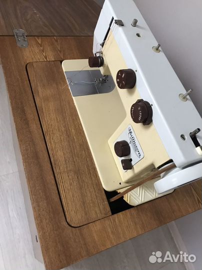 Швейная машина Чайка 143