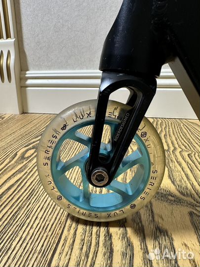 Трюковой самокат Striker