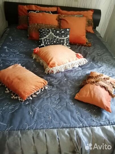 Декоративные подушки 11 шт+ покрывало бу