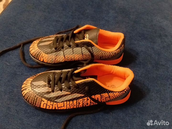 Футбольные бутсы для зала