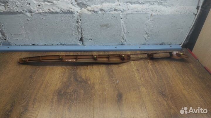 Накладка на торпедо Toyota Avensis T250 седан 1