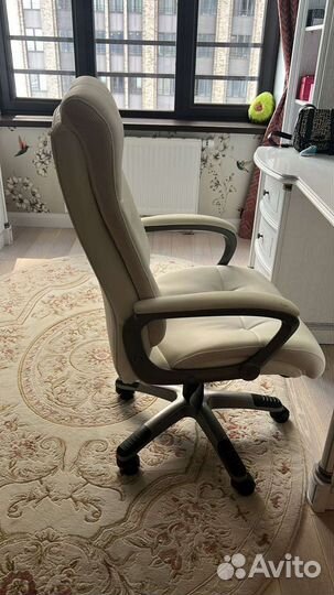 Компьютерное кресло белое бу