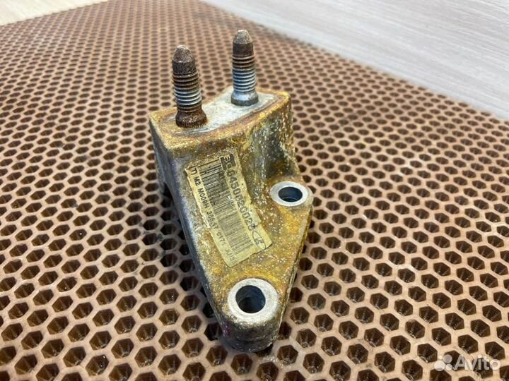 Кронштейн опоры двигателя левый LADA X-Ray