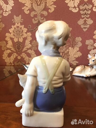 Статуэтка девочка с котенком Гдр 1970 год