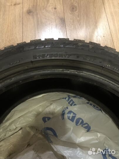 Bridgestone Blizzak Spike-01 215/50 R17 91T