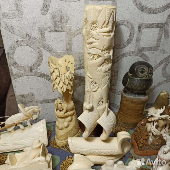 Много статуэток из кости