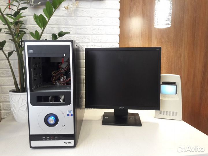 Системный блок и монитор