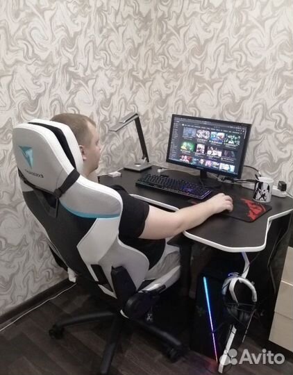 Компьютерный геймерский игровой стол Gamer X