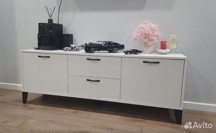 Тумба под тв 150 см белая