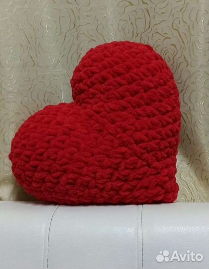 Плюшевый заяц вязаный