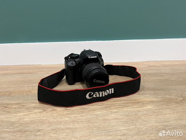 Зеркальный фотоаппарат Canon EOS 550D с объективом