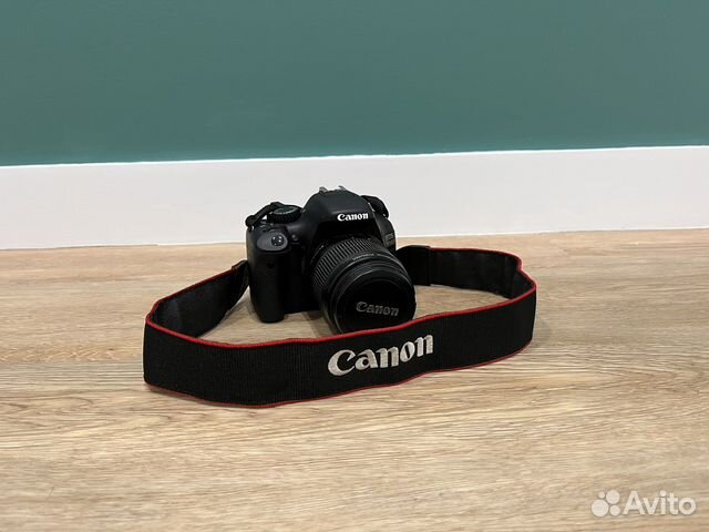 Зеркальный фотоаппарат Canon EOS 550D с объективом