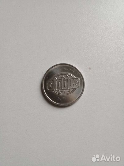 Коллекционные монеты Глобус и легенда Макдональдс