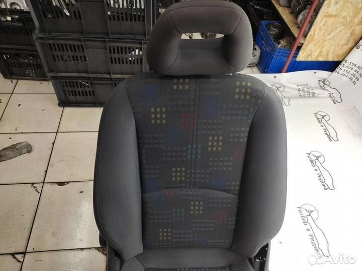 Сиденье переднее левое Vaneo 414 vaneo 166.961