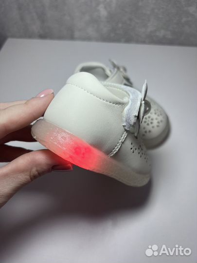 Сандалии для девочки светящиеся