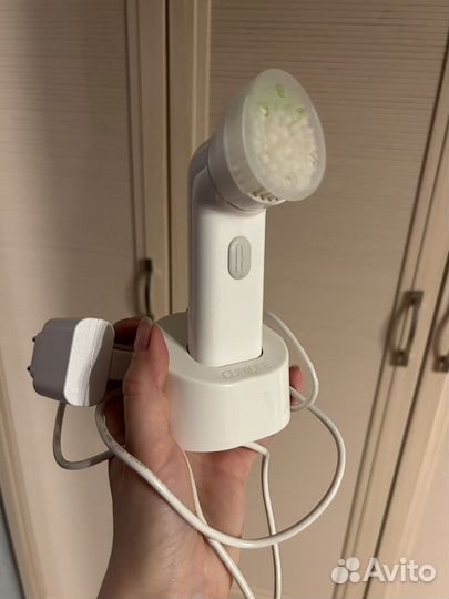 Электрическая щетка для лица Clinique