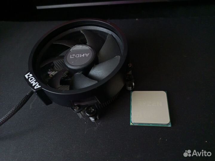 Процессор AMD Ryzen 3 2200g с кулером