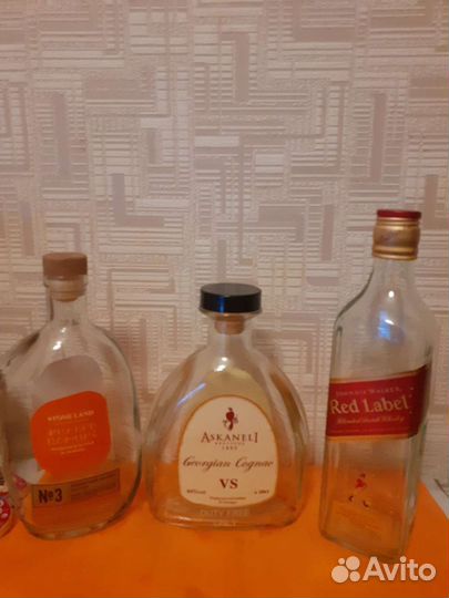 Бутылки из-под водки, коньяка