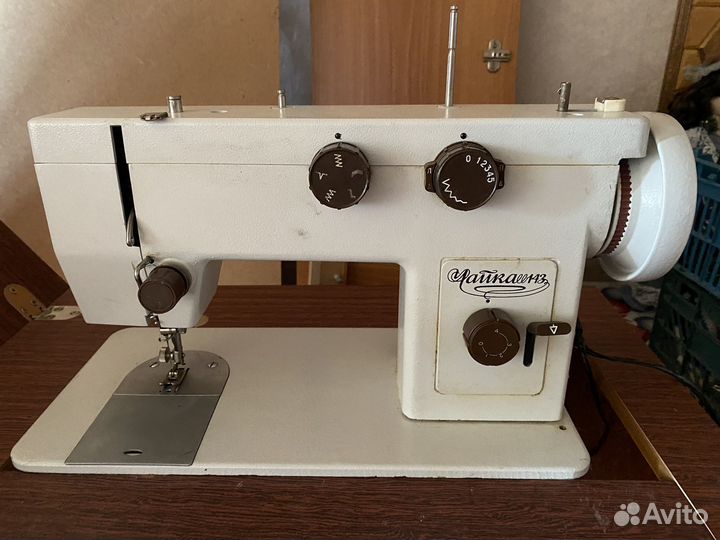 Швейная машинка чайка 143