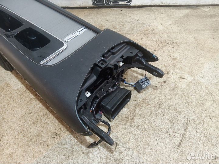 Консоль центральная Volvo XC90