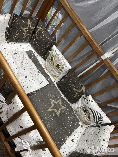 Детская кроватка с маятником