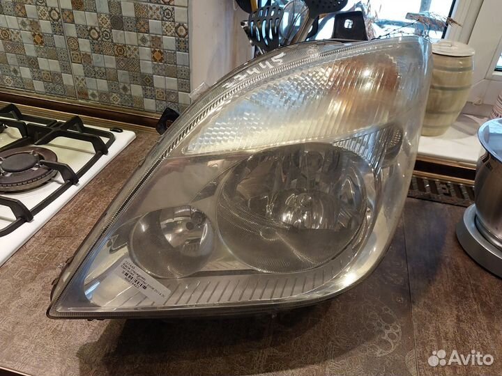 Фара левая Mercedes Sprinter 906